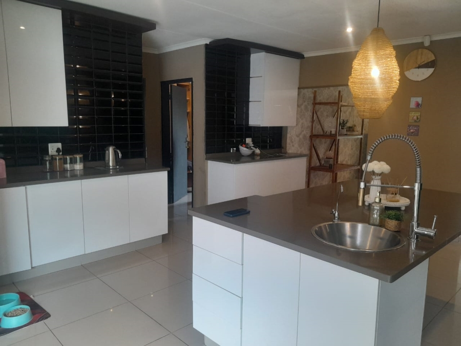 3 Bedroom Property for Sale in Safari Gardens North West